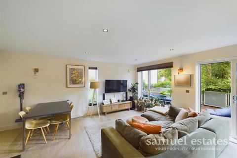 1 bedroom flat for sale, Christchurch Road, London, SW19