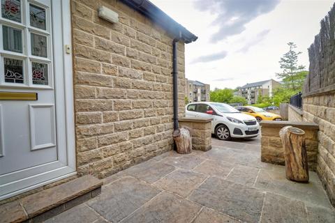 2 bedroom flat to rent, Low Lane, Horsforth, Leeds, West Yorkshire, LS18