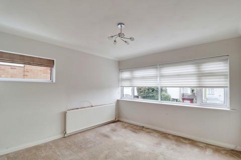 3 bedroom semi-detached house to rent, Durley Close, Benfleet