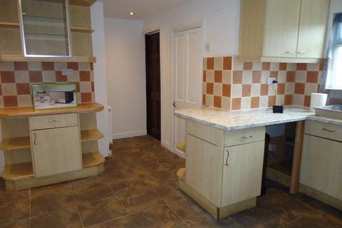 3 bedroom end of terrace house to rent, Tunstall Road, Leeds LS11