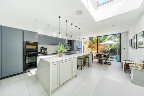 23 Waterlow Road, London, N19 5NJ
