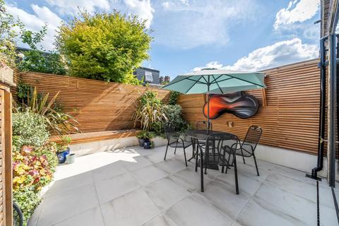 23 Waterlow Road, London, N19 5NJ