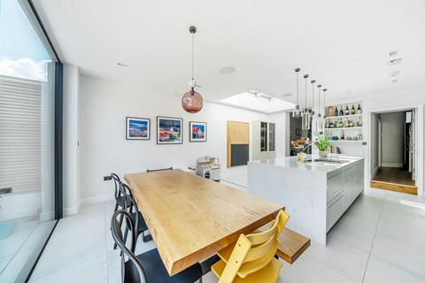 23 Waterlow Road, London, N19 5NJ