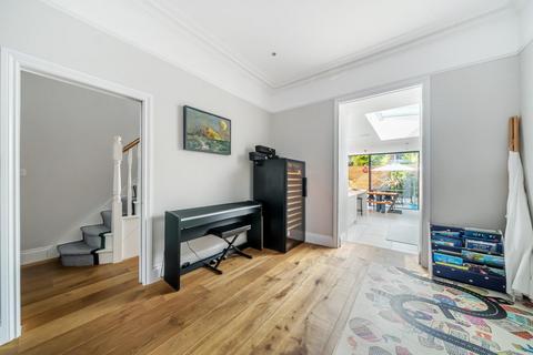 23 Waterlow Road, London, N19 5NJ