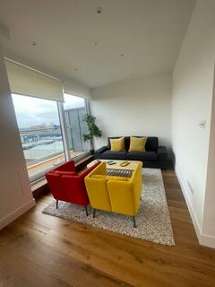 3 bedroom apartment to rent, Stanley Gardens, London, W3
