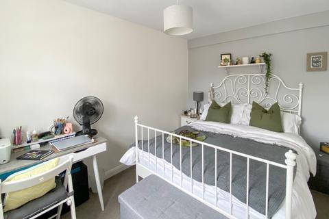 2 bedroom apartment to rent, Wellington Street, Gravesend, Kent, DA12 1JB