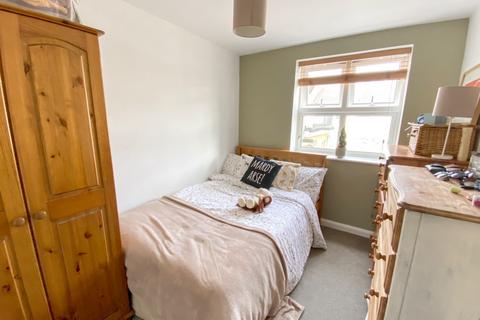 2 bedroom apartment to rent, Wellington Street, Gravesend, Kent, DA12 1JB