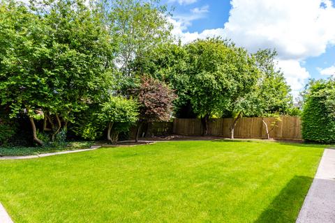 4 bedroom detached house for sale, Larkhill, Rushden NN10