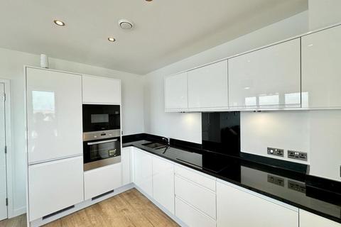 2 bedroom flat to rent, Lakeside Drive, London NW10