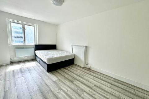 Bedsit to rent, Sussex Gardens W2