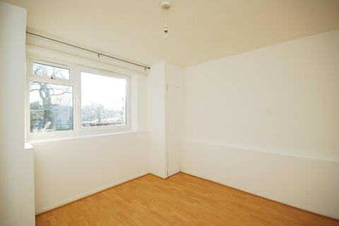 4 bedroom flat to rent, Clarence Avenue, Clapham Park, London, SW4