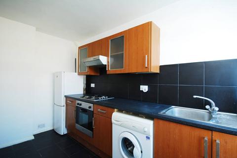 4 bedroom flat to rent, Clarence Avenue, Clapham Park, London, SW4