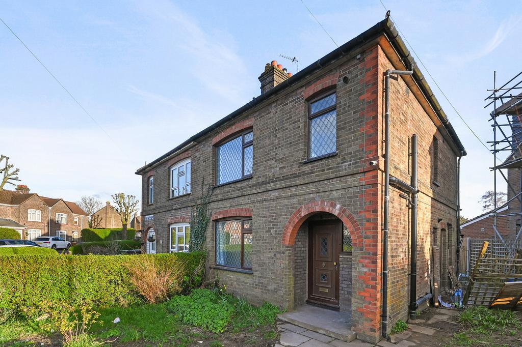 Roman Road, Luton, LU4 3 bed semidetached house for sale £335,000