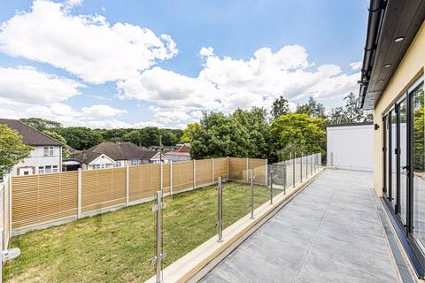 142 Bladindon Drive, Bexley, DA5 3BW