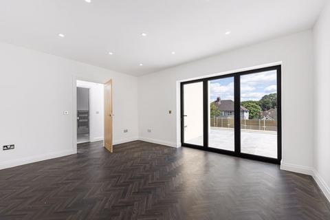 142 Bladindon Drive, Bexley, DA5 3BW