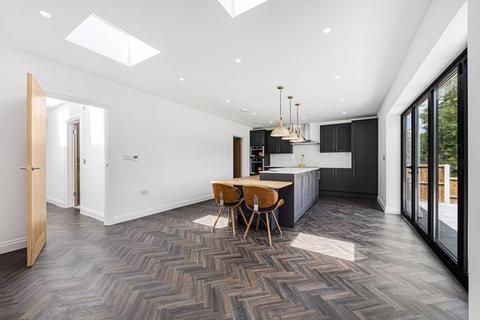 142 Bladindon Drive, Bexley, DA5 3BW