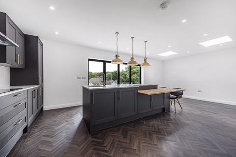 142 Bladindon Drive, Bexley, DA5 3BW