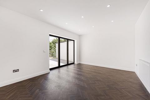 142 Bladindon Drive, Bexley, DA5 3BW