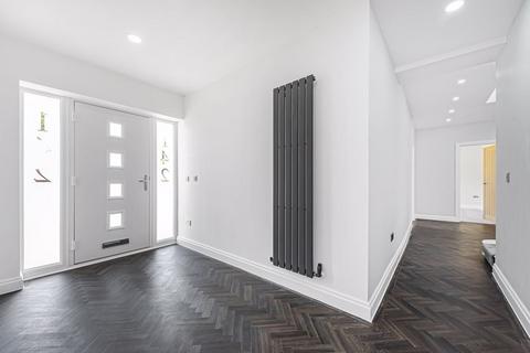 142 Bladindon Drive, Bexley, DA5 3BW