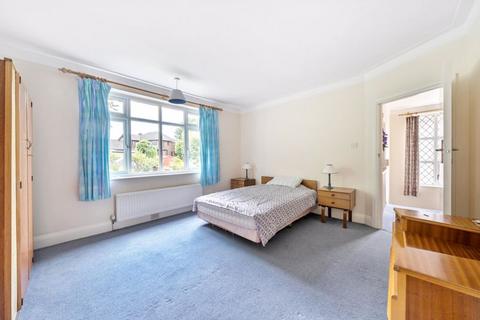 8 Russell Green Close, Purley, CR8 2NR