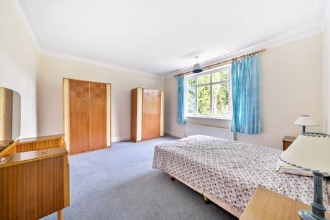 8 Russell Green Close, Purley, CR8 2NR