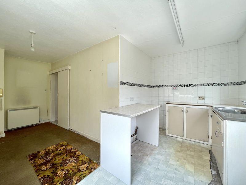 Kitchen / Dining...