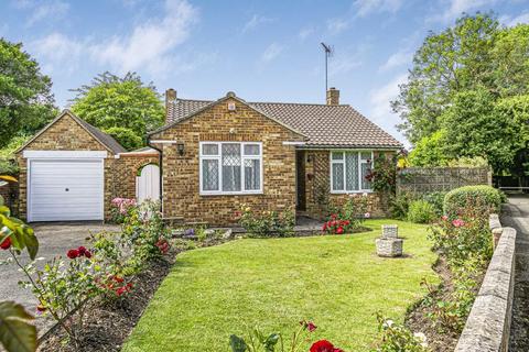 2 bedroom detached bungalow for sale, Eastwick Park Avenue, Bookham