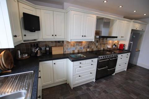 5 bedroom terraced house for sale, 6 The Crescent, Derbyhaven, IM9 1TX