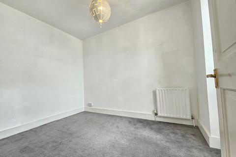 3 bedroom end of terrace house to rent, Godwin Road, London E7