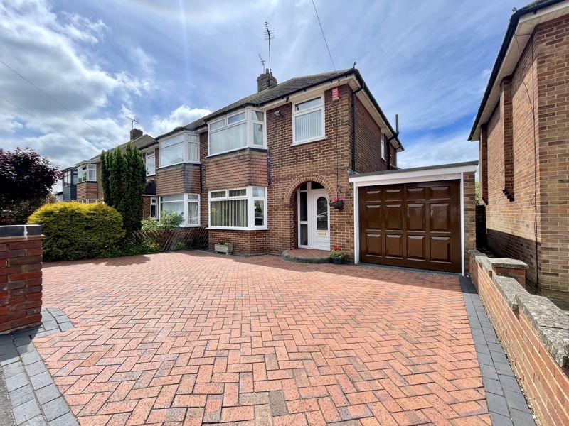 Sundown Avenue, Dunstable 3 bed semidetached house for sale £400,000
