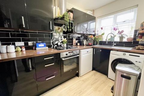 2 bedroom terraced house for sale, Readers Close, Dunstable