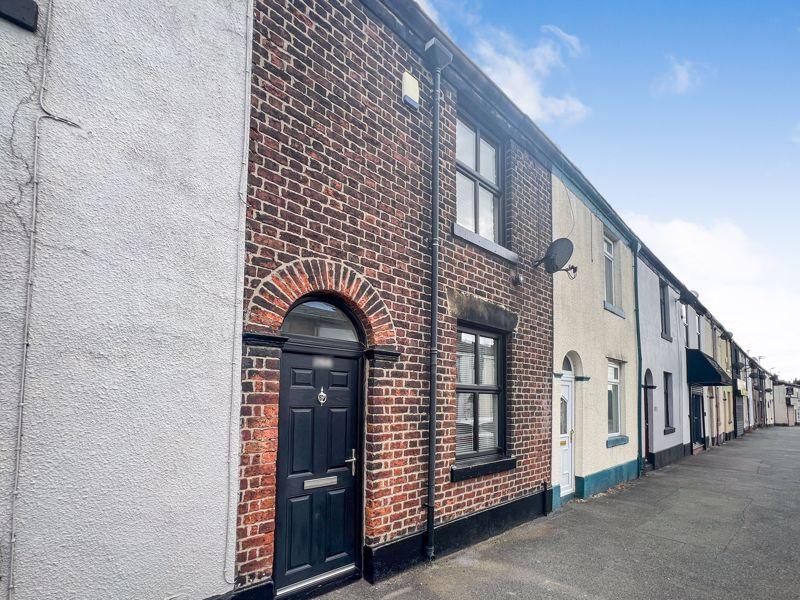 Tottington Road, Bury 2 bed terraced house to rent £800 pcm (£185 pw)