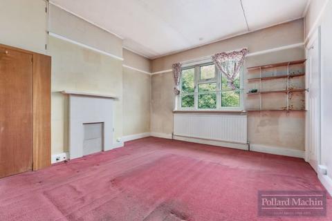 24 Mitchley Hill, South Croydon, CR2 9HA