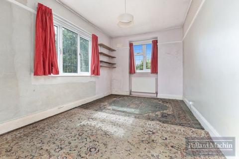 24 Mitchley Hill, South Croydon, CR2 9HA