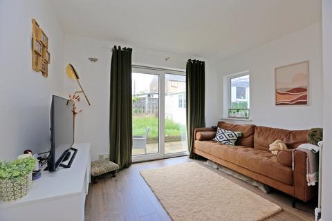 2 Birchfield Close, Tonteg, Pontypridd, CF38 1NS