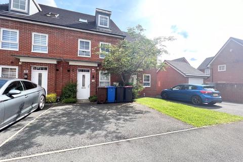 4 bedroom terraced house to rent, Sillavan Close, Manchester