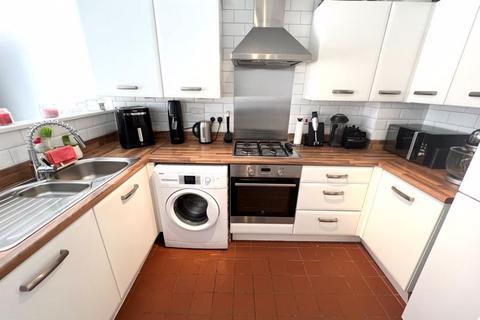 4 bedroom terraced house to rent, Sillavan Close, Manchester