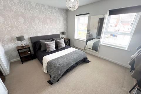 4 bedroom terraced house to rent, Sillavan Close, Manchester