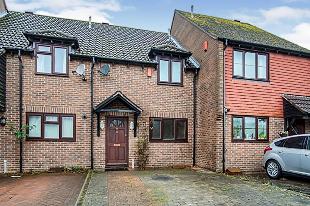 Westergate Oaks Close, Westergate, Chichester, PO20 3 bed terraced house - £1,375 ...