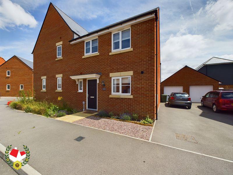 Saxon Drive, Brockworth, Gloucester... 3 bed semidetached house for