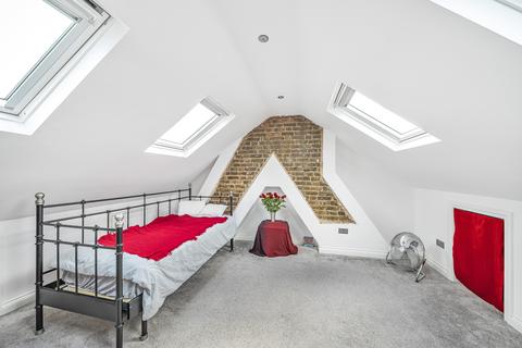 3 bedroom flat to rent, Markhouse Road, Walthamstow, London, E17