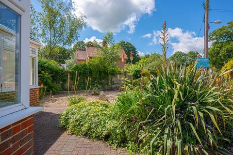 3 bedroom semi-detached house for sale, Lower Station Road, Billingshurst