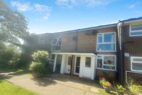 2 bedroom maisonette to rent, Forest Way, Winford