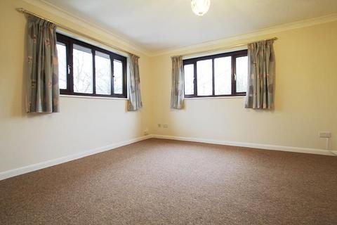 1 bedroom maisonette to rent, Woking