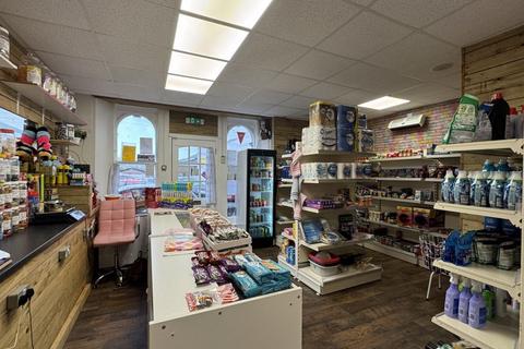 Retail property (high street) to rent, Newton Abbot TQ12