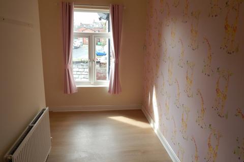 2 bedroom terraced house for sale, Shuttle Street, M29 8BG