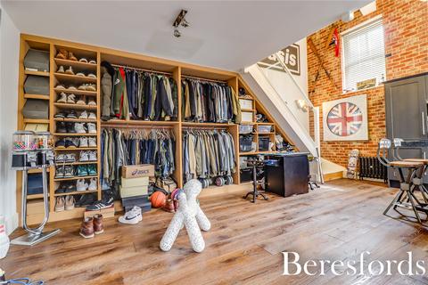 32 Kensington Way, Brentwood, CM14 4RL