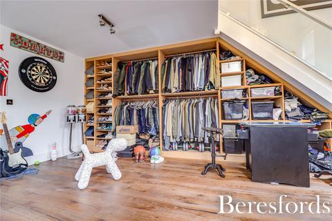 32 Kensington Way, Brentwood, CM14 4RL