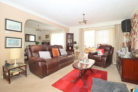 4 bedroom detached house for sale, Blakeney Drive, Warden Hills, Luton, Bedfordshire, LU2 7LB