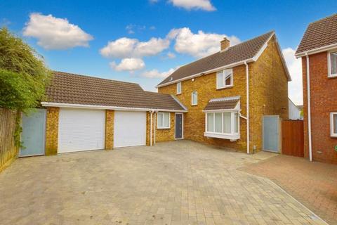 4 bedroom detached house for sale, Willenhall Close, Barton Hills, Luton, Bedfordshire, LU3 3XX